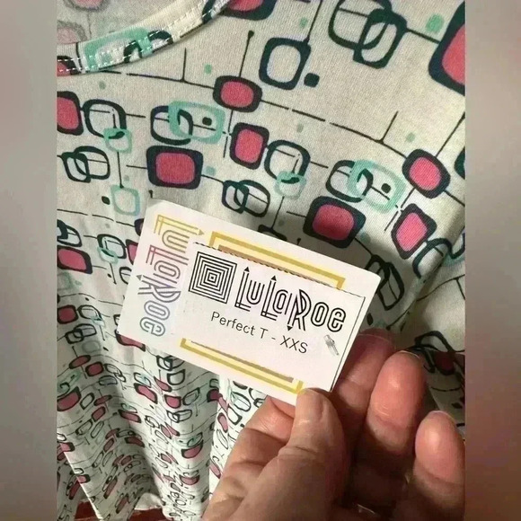 Lularoe XXS white, teal pink Perfect T. I call this the Jetsons print! 🤣 NWT - Picture 3 of 6